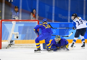 Sara Grahn: Changing the Game of Ice Hockey