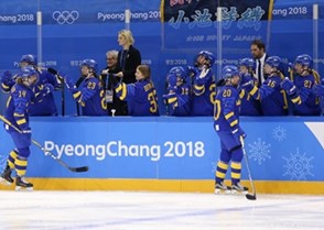 GANGNEUNG, SOUTH KOREA - FEBRUARY 10: Sweden's Fanny Rask #20 and Sabina Kuller #14 celebrate at the bench with teammates after a first period goal against Japan during preliminary round action at the PyeongChang 2018 Olympic Winter Games. (Photo by Andre Ringuette/HHOF-IIHF Images)

