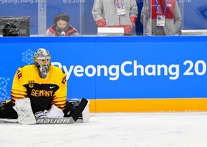 GANGNEUNG, SOUTH KOREA - FEBRUARY 16: Germany's Dennis Endras #44 warms up before taking on Team Sweden during preliminary round action at the PyeongChang 2018 Olympic Winter Games. (Photo by Matt Zambonin/HHOF-IIHF Images)

