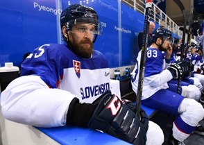 GANGNEUNG, SOUTH KOREA - FEBRUARY 17: Slovakia's Marek Hovorka #25 takes a break on the bench between shifts against Team Slovenia during preliminary round action at the PyeongChang 2018 Olympic Winter Games. (Photo by Matt Zambonin/HHOF-IIHF Images)

